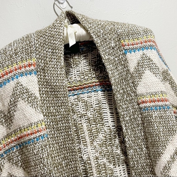 AMERICAN EAGLE OUTFITTERS Women’s Aztec Brown Multi Short Sleeve Cardigan - Picture 4 of 8